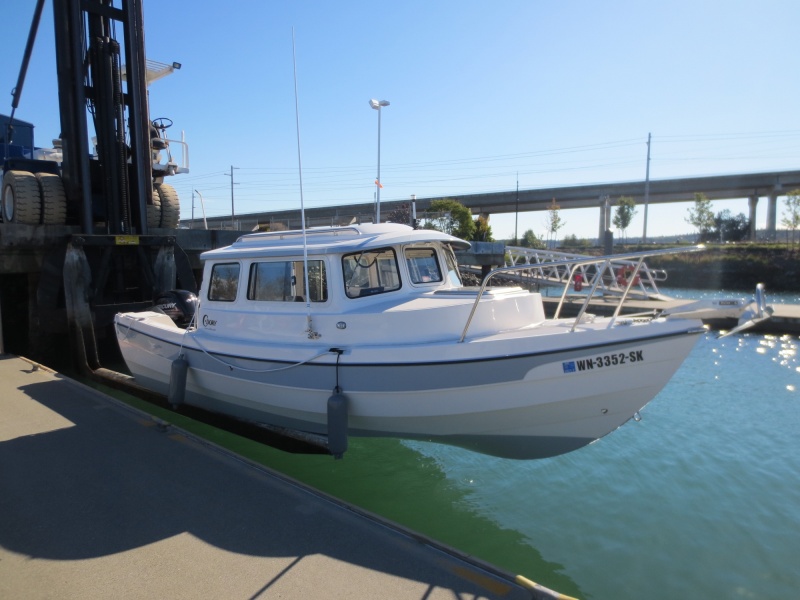Back at Twin Bridges Marina, lifting boat out of water.
