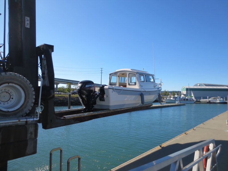 Back at Twin Bridges Marina, lifting boat out of water.
