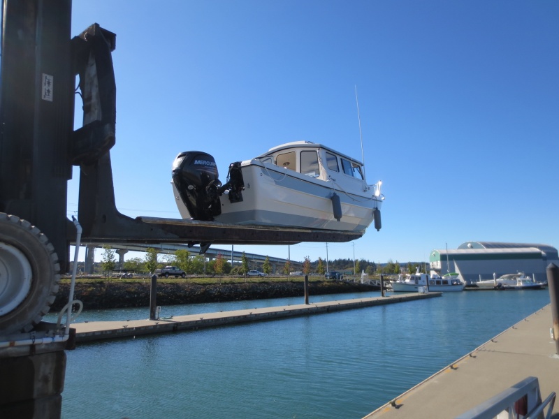 Back at Twin Bridges Marina, lifting boat out of water.