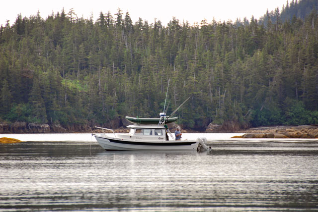 Bidarka hesding out.