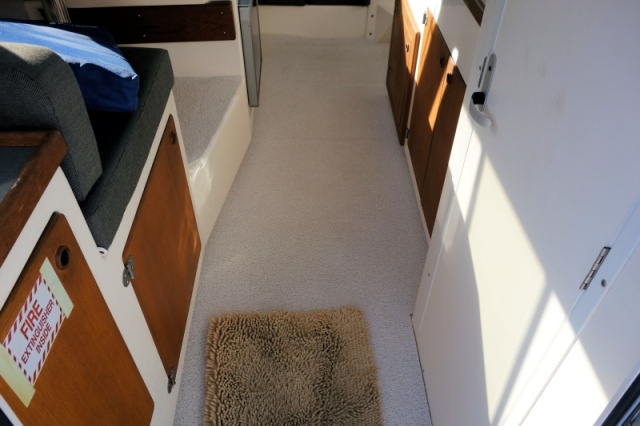 Cabin Dekadence in white