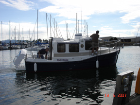 Coming up to P Dock is 
MOOD MAGIC & owner Ron
along with Joe (R-MATEY)
& Jim (WILD BLUE).
