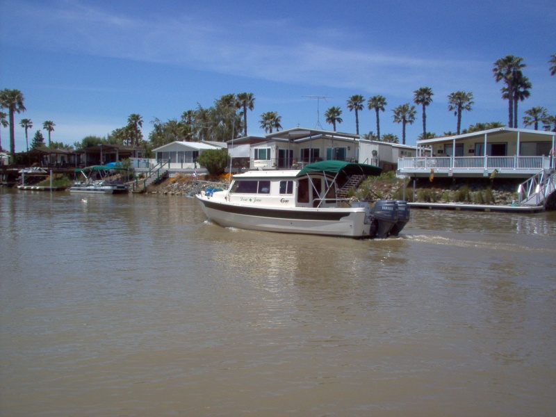 (Cygnet) Dora Jean cruisin\' the Delta