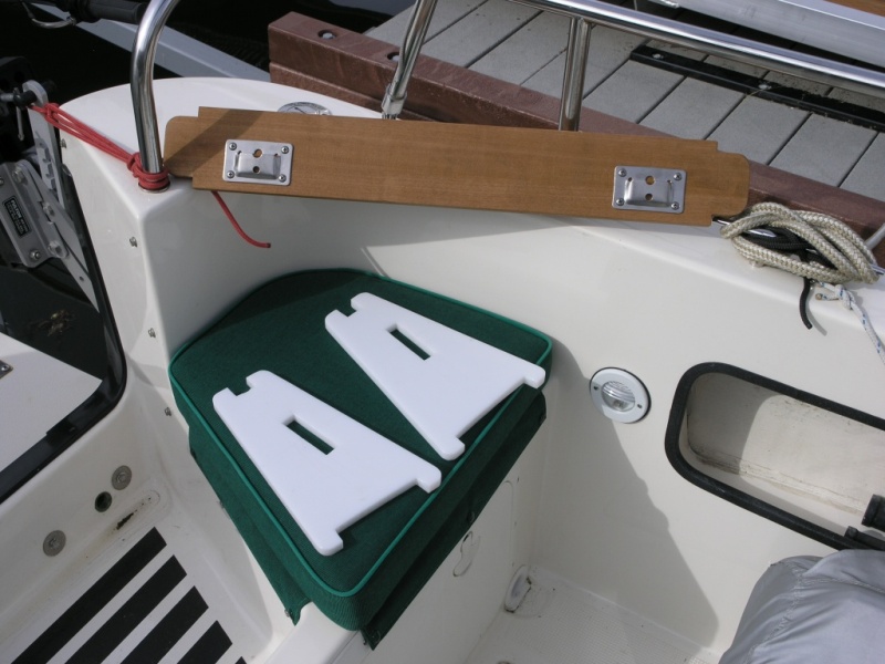 Dinette Table Cockpit Mounting 4.JPG