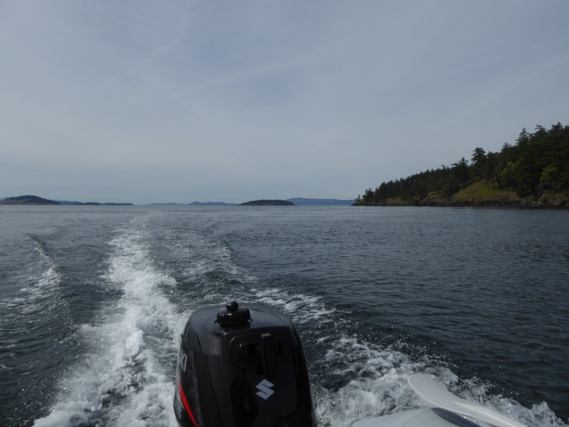 Dinghy cruise around the island