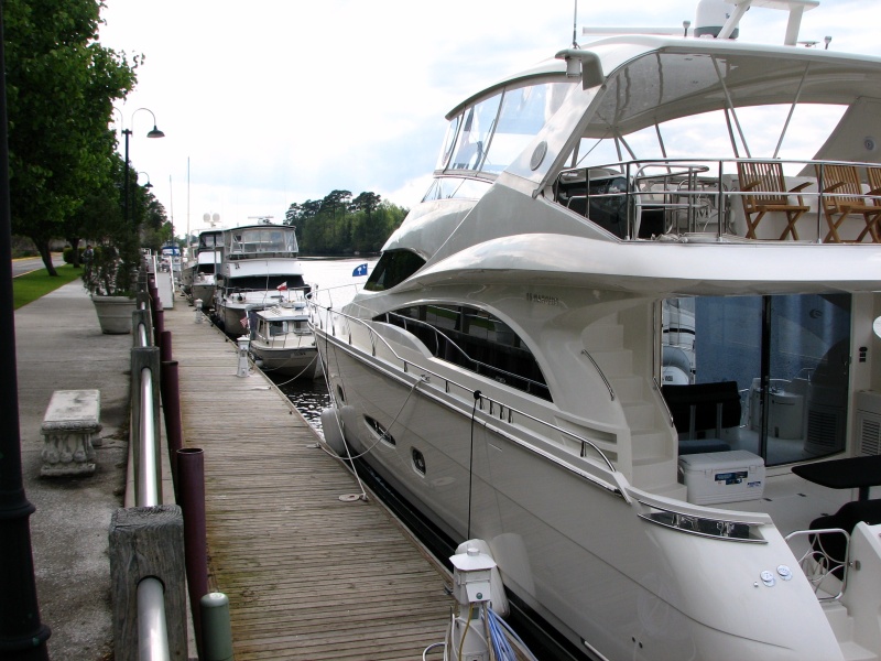 Do I Look Small, Barefoot Landing NC