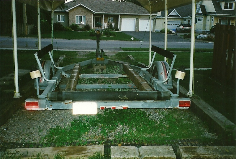 *Drifter's* EZ/loader trailer has a huge stern roller for loading.note that the carpet on the bunks is secured with duct tape...