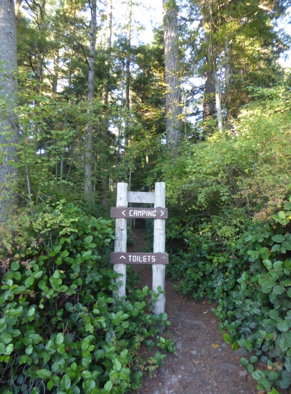 Entering from the beach, the signs aren\'t really clear how to get to the trails. Behind this sign here is the where you find the 0.6 mile trail to the parking lot.