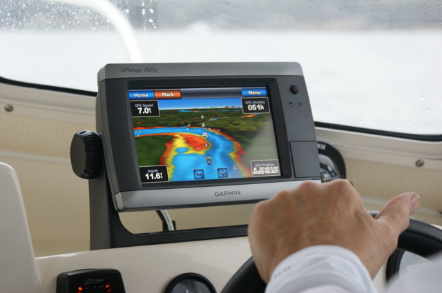 Garmin Touchscreen GPS - just keep the boat in the blue water