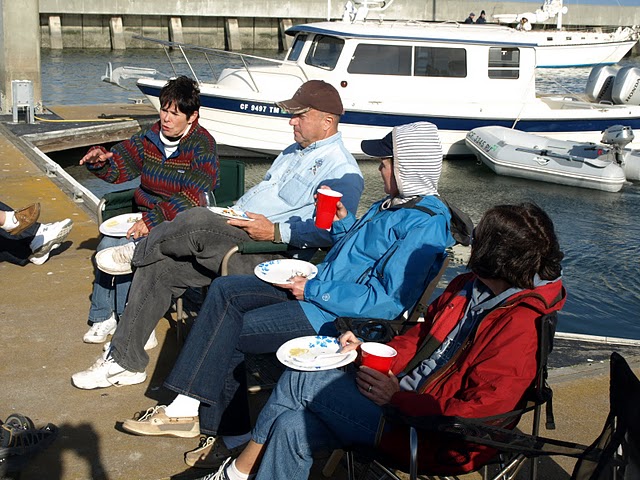 John and Robin tell Kathy (Pounder) and Marcia (Marcia Jane) how to dress for cold weather.