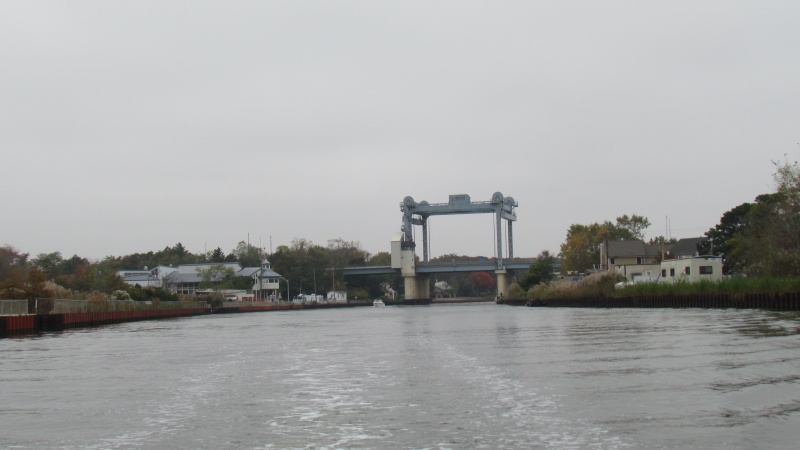 Lift bridge