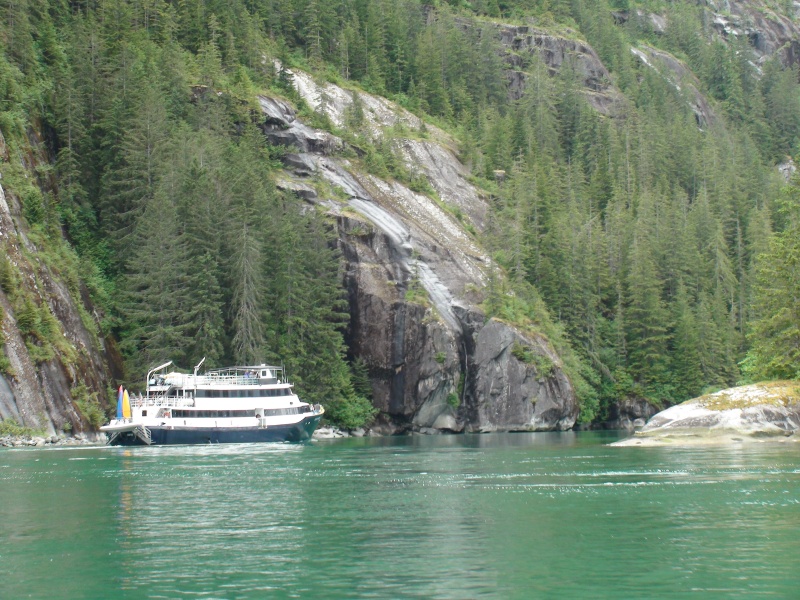 mini cruiser Island Spirit crossing the Fords Terror inlet entrance bar