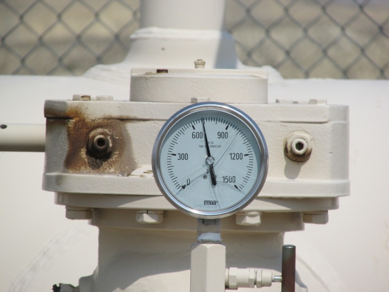Natural gas pipeline pressure