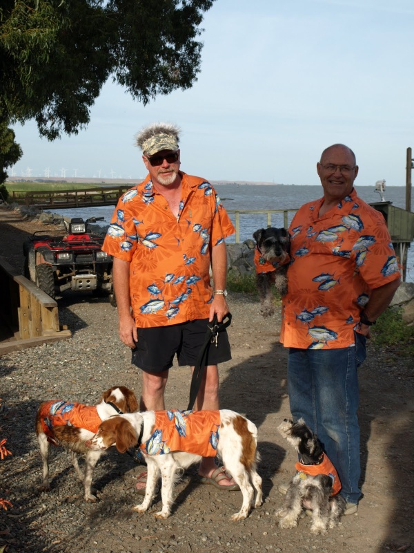 Roger (C-Hawk) and Joel (Sea3po) and their matching togs and dogs. Ain't they cute!