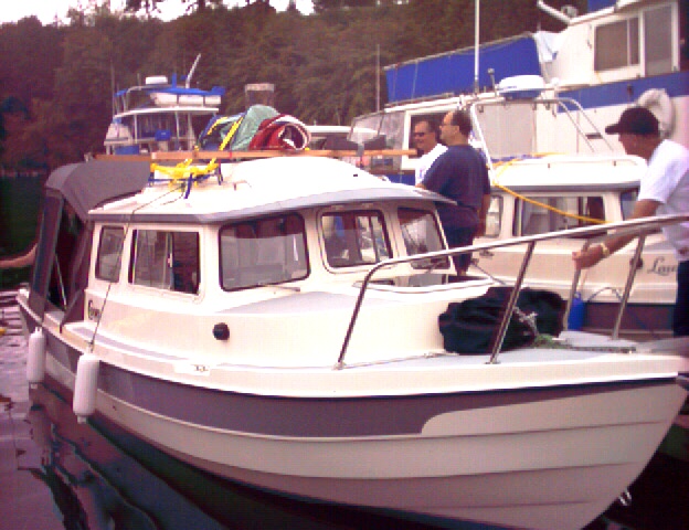 (Ruth & Joe) Lots of admiring looks at the new 22 owned by Steve & Karen of California.