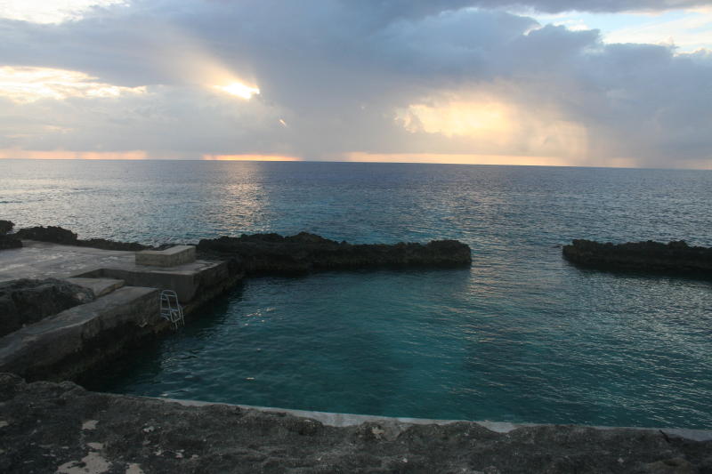 Sea Pool for easy access to dive Reefs