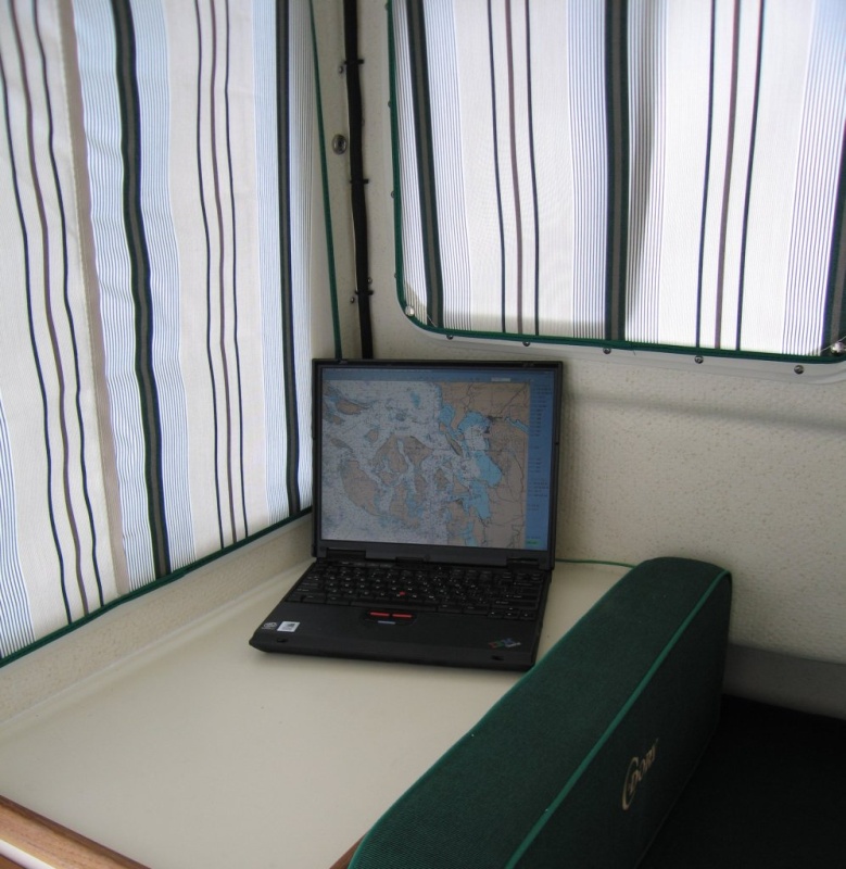 (Sea Skipper) Computer navigation station connected by serial cable to network NMEA data