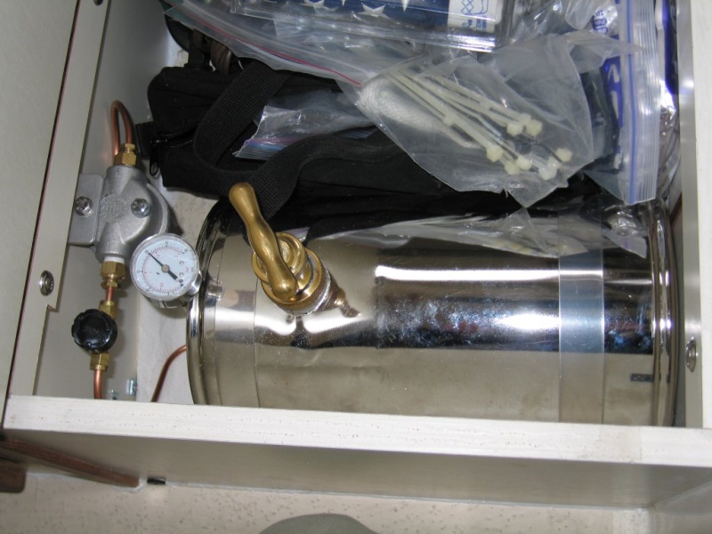 (Sea Skipper) One gallon kerosene tank, with pressure pump, gauge & filter