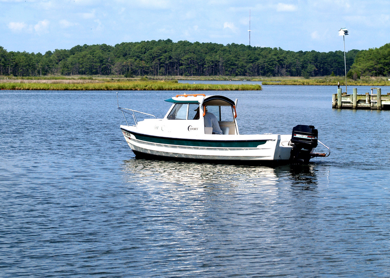 Shallow water cruiser.
Three feet max here when the tide is up, until you get out into the bay where it is four feet,maybe five.An adventure when the wind blows.
Jefferson Creek, Bethany Beach, DE.