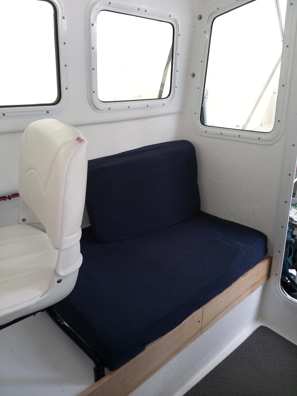 starboard side set up for cruising