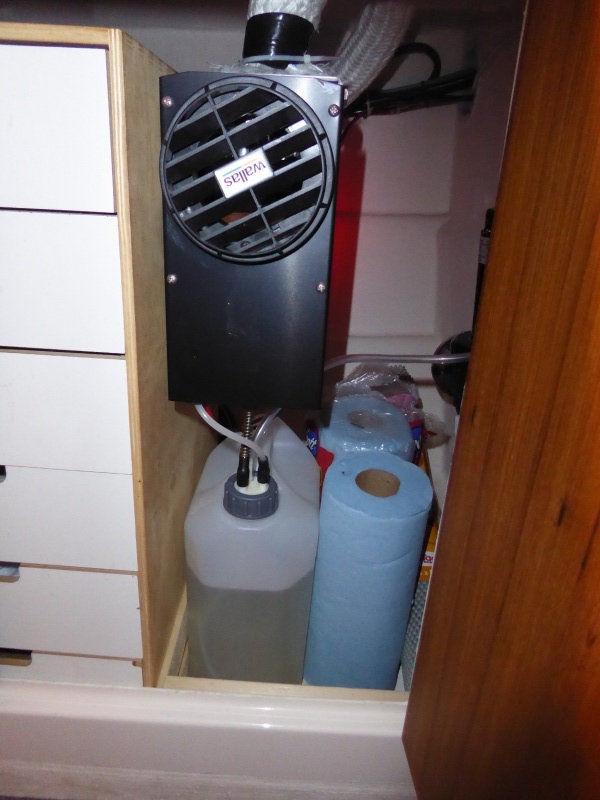 The kerosene tank must be installed below the heater, to ensure proper drainage of the return line (black). The white line is the pickup. The clear tube is the vent line and must be above the tank to prevent leakage on healing.