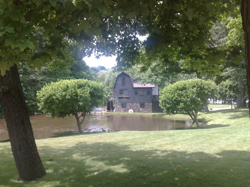 We made a hasty exit from Muskegon to Saugatuck.  Saugatuck is another beautiful Lake Michigan town